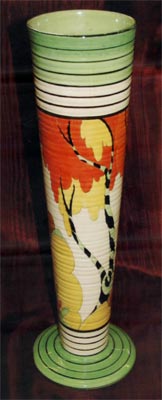 Ribbed conical vase in the Honolulu pattern