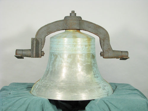 An 1885 Cast Bronze Bell from the Hillman Street School in Youngstown, Ohio, made by the Meneely and Company bell foundry in West Troy, New York. Image courtesy Gray's Auctioneers.