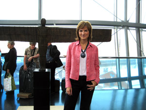 Britain’s Antiques Roadshow presenter Fiona Bruce, with the million-pound discovery behind her. Photo courtesy BBC.