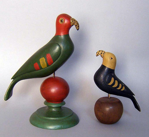 Two carved and painted parrots in the manner of Simmons are from the collection of Richard and Rosemarie Machmer. Image courtesy Pook and Pook Inc.