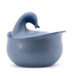 Eva Zeisel designed this casserole with duck head cover for Great Western Stoneware. The dish is 9 by 7½ inches and has a blue and brown microcrystalline glaze. It sold for $2,700 at Sollo-Rago Modern Auction in October 2006. Image courtesy Sollo-Rago Modern Auctions.