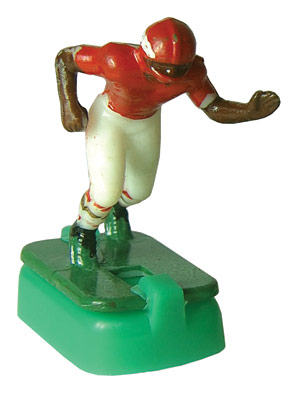 Tudor’s 1968 figurines, including this Kansas City Chiefs player, have thicker legs and are known to collectors as “hoglegs.” Hoglegs also have black shoes, a standard trait for 1960’s-era electric football players. Chuck Miller image.