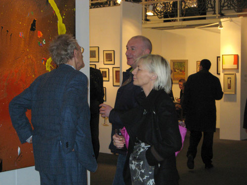 Among those enjoying the opening night of the London Art Fair was popular British comedian and comic actor Simon Day (center) of The Fast Show fame. Image ACN.