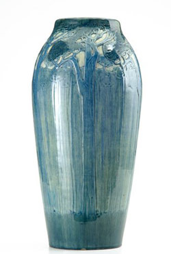 Newcomb College 1909 vase designed by Sadie Irvine. Image courtesy Craftsman Auctions and LiveAuctioneers Archive.