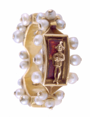 Mid-15th century ring from French-Flanders in the Gothic International Style, probably made at the French court. Image courtesy Les Enluminures - Wartski.