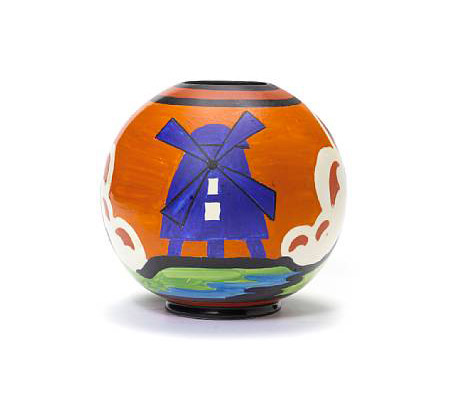 Globe vase in Appliqué Windmill pattern, circa 1930. Estimate $7,000-$10,000. Image courtesy Bonhams.