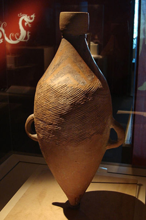 Water Jar, Yangshao Culture, Neolithic Period (circa 5000-3000 B.C.), excavated at Baoji, Shaanxi Province, China, 1958. Image courtesy Wikimedia Commons.