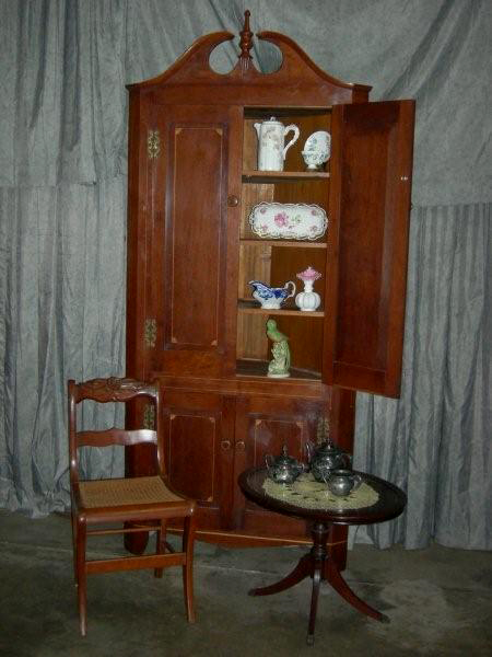 Ceramics and glass will be offered, as well as a corner cabinet with inlay.