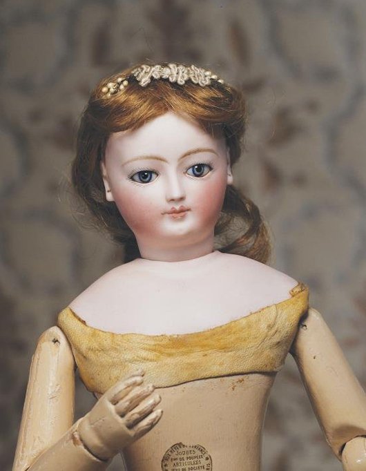 Simmone-type French fashion lady with "Aux Reves&quot Paris shop label, 19 inches, estimate $5,000-$6,000. Image courtesy LiveAuctioneers.com/Frasher's Doll Auctions.