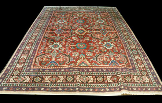Made during the first quarter of the 20th century, this Mahal wool rug is hand-knotted. It has a $1,350-$1,550 estimate. Image courtesy Lewis & Maese Auction Co.