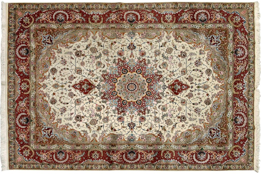 One of a number of Oriental rugs from Moore, S.C., this one topped all: a modern, finely woven silk Tabriz rug with elaborate central medallion. It more than doubled its high estimate to sell for $6,900.