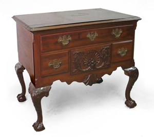 Pennsylvania Chippendale walnut lowboy, estimate $3,000-$5,000. Image courtesy of LiveAuctioneers.com and Stephenson's Auctioneers.