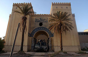 An American tank guards the entrance to the National Museum of Iraq in Baghdad in 2003. Image courtesy of Wikimedia Commons.