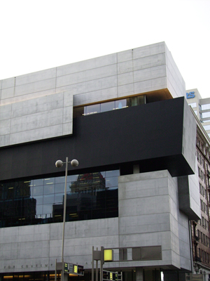 The Contemporary Arts Center in Cincinnati, completed in 2003, was London architect Zaha Hadid’s first American work. Image courtesy of Wikimedia Commons.
