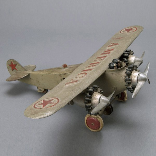 Hubley’s America toy airplane featured an open cockpit with pilot and copilot figures. The cast-iron toy has a $1,000-$1,500 estimate. Image courtesy of Michaan’s Auctions.