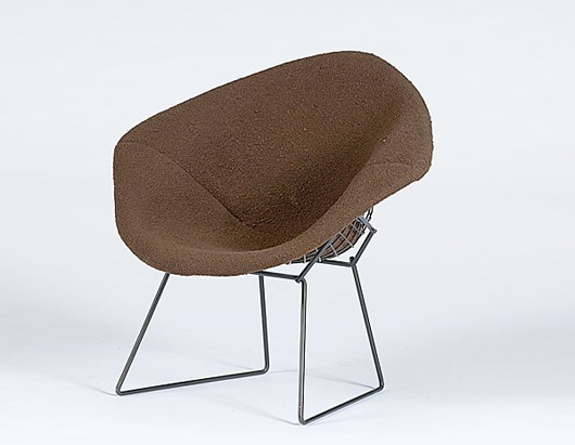 Knoll Bertoia Diamond Chair, designed by Harry Bertoia, 1950, later manufactured by Knoll Furniture; in bent steel with Knoll replacement cushion; estimate: $600-$800. Image courtesy Cowan’s Auctions Inc.