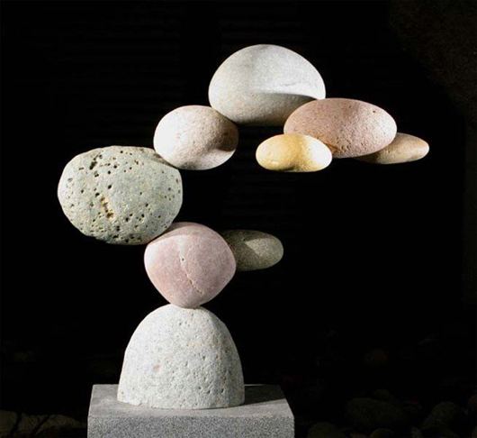 Woods Davy’s stone assemblage sculpture appears to defy gravity. The Cantamar series work, which has a $6,000-$7,000 estimate, stands 28 inches high by 27 inches wide and 16 inches deep. Image courtesy of Clark Cierlak Fine Art.