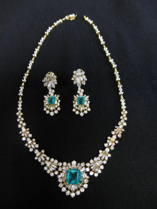 Emerald and diamond necklace with earrings, total weight: 70 carats. Image courtesy Richard D. Hatch.