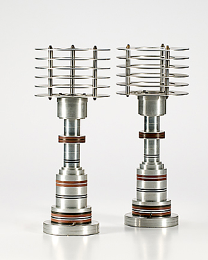 Walter von Nessen designed these tiered aluminum space age table lamps for Pattyn Products, Detroit, in the mid-1930s. The pair sold for $9,987.50. Image courtesy of Cowan’s Auctions.
