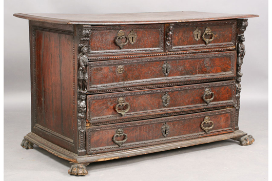Kamelot Auctions’ top lot was this late 17th-century Italian burled commode, which sold for more than $15,000. Image courtesy Kamelot Auctions.