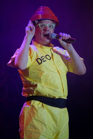 Mark Mothersbaugh of the band Devo, playing at the July 20, 2007 Festival Internacional de Benicassim near Barcelona, Spain. Photo by Corentin Lamy, licensed under the Creative commons Attribution ShareAlike 3.0 License.