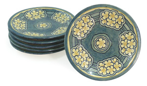 More than 100 years old, this set of six Newcomb College pottery plates is estimated to achieve $4,000-$6,000. Image courtesy Clars Auction Gallery.