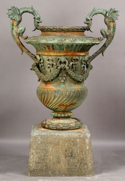 Bronze-clad cast-iron garden urn attributed to Colebrookdale, circa 1870, (estimate: $3,000-$5,000). Image courtesy Kamelot Auctions.