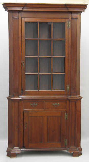 The passage of more than 200 years was all it took to build a mellow patina on this Maryland cherry Chippendale two-piece corner cupboard. Image courtesy of Garth’s Auction Inc. and LiveAuctioneers Archive.