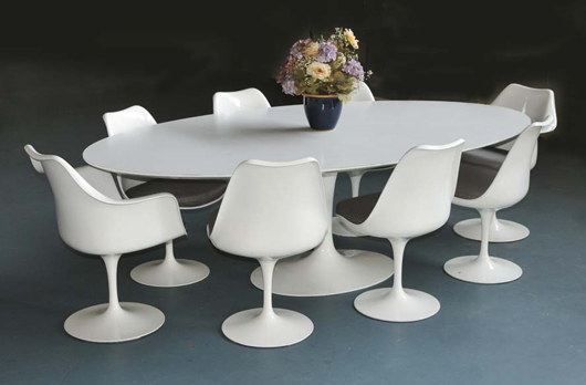 Eero Saarinen tulip dining table and chairs. Image courtesy of Fairfield Auction.
