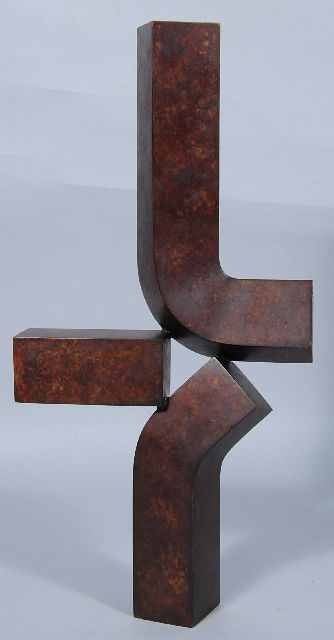 Clement Meadmore (Australian, 1929-2005), ‘Cross Current,’ bronze, 13 inches high, estimate: $7,000-$9,000. Image courtesy of Gray’s Auctioneers & Appraisers.