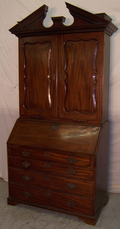 Bidding is expected to reach $7,500-$15,000 for this 18th-century Georgian mahogany secretary with original top and antique hardware. Image courtesy of Bobby Langston Antiques.