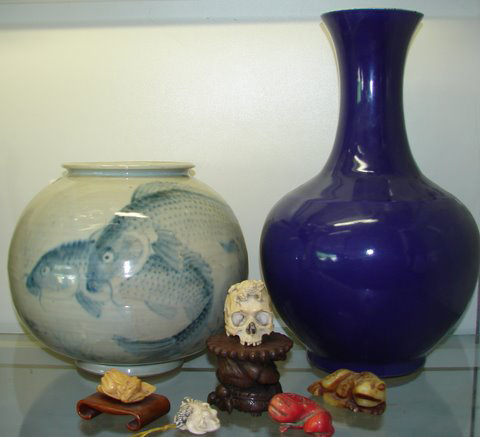 Porcelains include this 19th-century Roulade vase, blue with carp, and a15-inch Chiang Long altar vase. Image courtesy of Finney’s Auction Service.