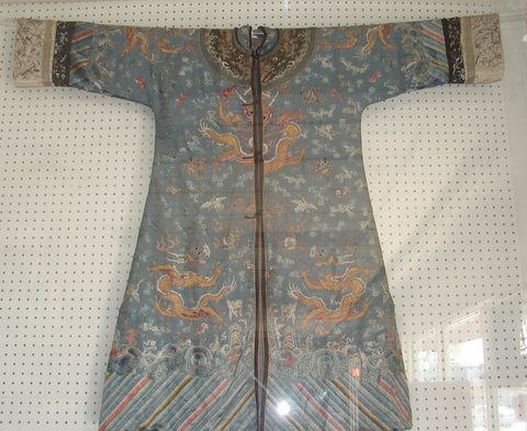 Gorgeous 18th-century blue silk embroidered princess robe. Image courtesy of Finney’s Auction Service.