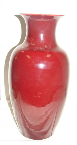 Beautiful 15-inch oxblood Oriental vase. Image courtesy of Finney’s Auction Service.