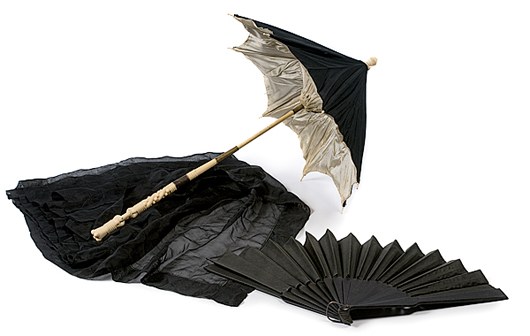 Mary Todd Lincoln's mourning parasol, veil and fan, $19,388. Image courtesy Cowan’s Auctions.