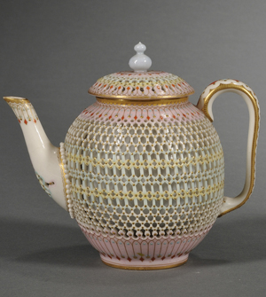 Skinner’s European auction July 10 features Wedgwood, icons