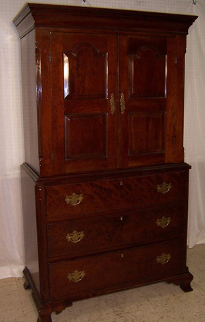 Late 18th-century or early 19th-century New England cherry linen press, estimate: $2,000-$3,000. Image courtesy of Bobby Langston Antiques.
