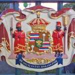 Hawaiian Coat of Arms on the gates of Iolani Palace, Honolulu. 2007 photo by Paul Kao, appears through Creative Commons Share-Alike 3.0 License