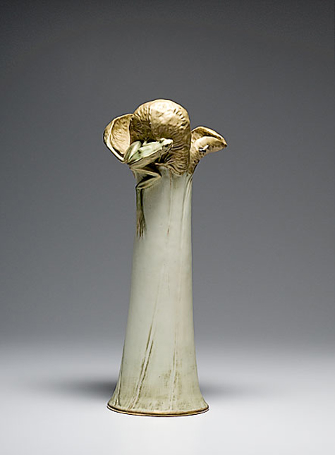 Amphora Stellmacher Teplitz frog vase, est. $2,500-$3,500. Image courtesy of Cowan’s Auctions.