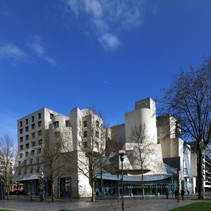 Cinematheque Francais, designed by American architect Frank Gehry, holds one of the largest archives of films, movie documents and film-related objects in the world. Image courtesy of Wikimedia Commons.