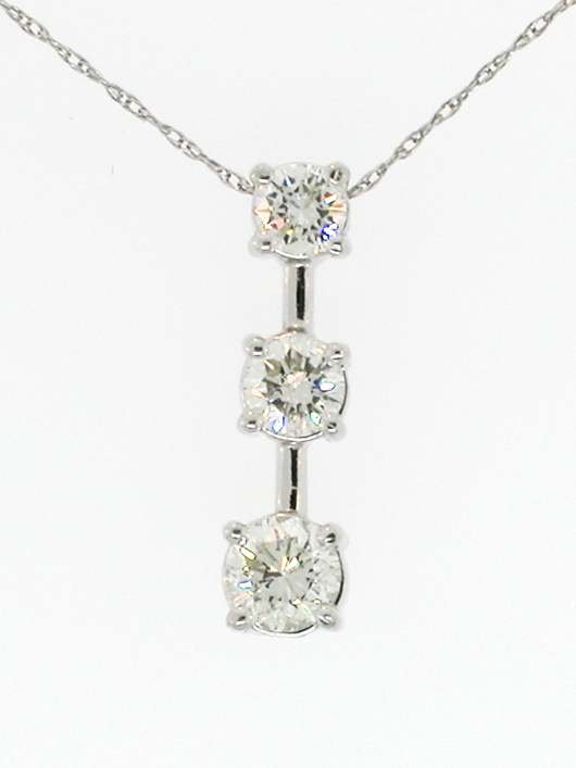White gold three-diamond, 1-carat pendant set with three circular cut diamonds. Estimate: $1,100-$1,200. Image courtesy of Morton Kuehnert Auctioneers & Appraisers.
