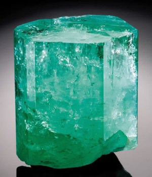 Before being cut the North Carolina emerald rivaled this single emerald crystal from the Coscuez Mine in Columbia, which measures 1 1/2 by 1 1/2 by 1 1/4 inches. Image courtesy of Heritage Auction Galleries and LiveAuctioneers archive.