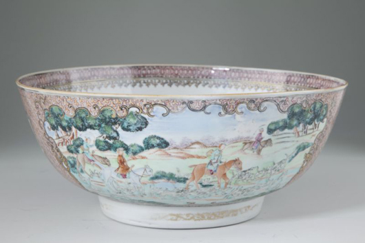 Rare Chinese Export porcelain hunt bowl, circa 1785, showing huntsmen and their hounds. Image courtesy of Leland Little Auction & Estate Sales Ltd.