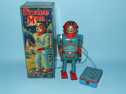 Sonsco/Nomura Space Man remote-control battery-operated robot with original box, 1958, Japan, 10 inches tall. Estimate $7,500-$10,000. Image courtesy Toys of Times Past and LiveAuctioneers.com.