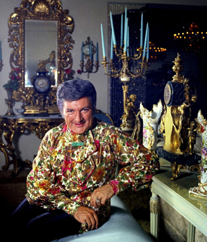 Liberace in a 1974 photographic portrait taken by Allan Warren. Image licensed under Creative Commons Attribution-ShareAlike 3.0 Unported License.
