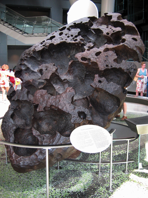 The largest meteorite ever found in the United States is the 32,000-lb. Willamette Meteorite, which was discovered in Willamette, Oregon. It is shown here on display at the American Museum of Natural History. Photo taken in 2005 by Dante Alighieri, licensed under the terms of the GNU Free Documentation/Creative Commons Non-Commercial ShareAlike 2.0 License.
