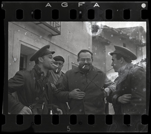 Robert Capa [Ernest Hemingway (third from the left), New York Times journalist Herbert Matthews (second from the left) and two Republican soldiers, Teruel, Spain], late December 1937. Negative. Copyright International Center of Photography / Magnum Collection, International Center of Photography.