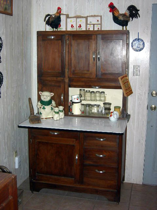 Two Hoosier cabinets will cross the block during the sale, including this fine example. Image courtesy of Specialists of the South Inc.