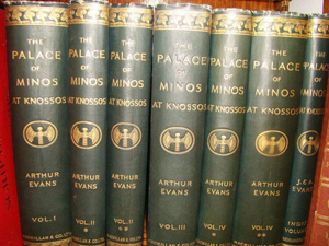 Sir Arthur Evans’ ‘The Palace of Minos,’ Volumes I, II, III, IV & Index, contains many foldout charts, maps and diagrams. This well-preserved complete first edition is expected to sell for $6,500-$8,125. Image courtesy of Malter Galleries Inc.
