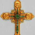 Mid-19th-century Emperor Maximilian cross given by Pope Pius IX, 18K gold with 12 large emeralds representing the apostles. Accompanied by letters verifying its authenticity. Est. $25,000-$30,000. Image courtesy of Kaminski Auctions.